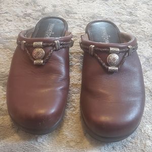minnetonka leather clogs